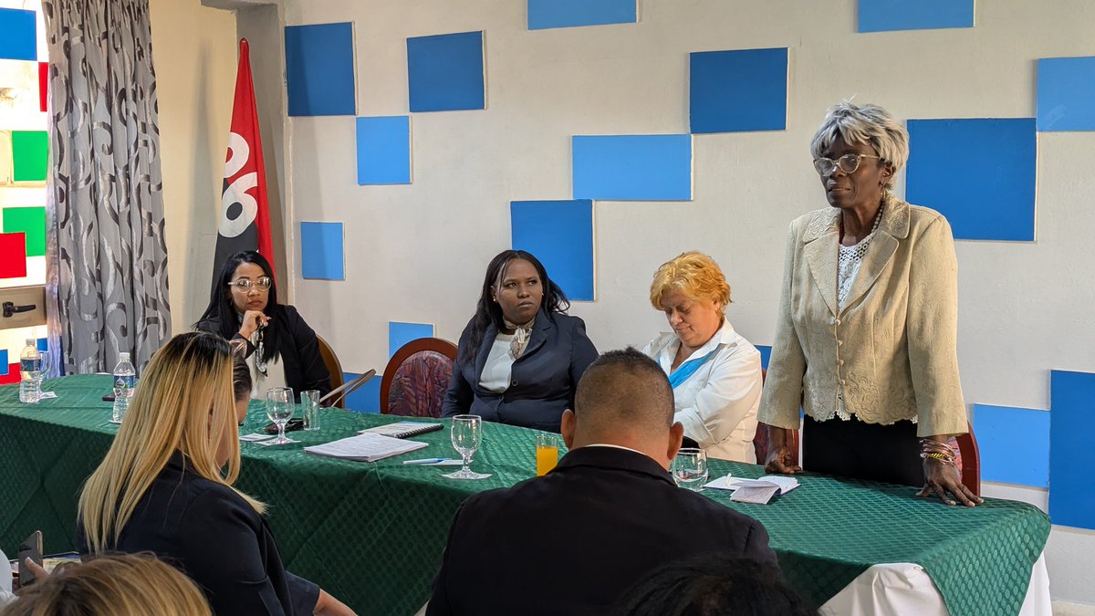 Celebra #islazulsantiago último consejo de dirección del año, con análisis de los resultados del mes, proyecciones para el nuevo año y reconocimiento a cuadros destacados.