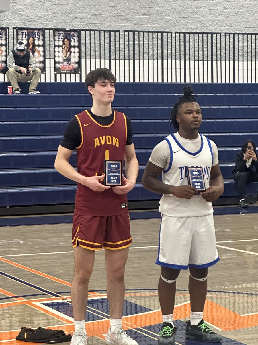 AvonLakeSports's tweet photo. Luke Gillespie receives his player of the game award https://t.co/uXu7GYnJqY