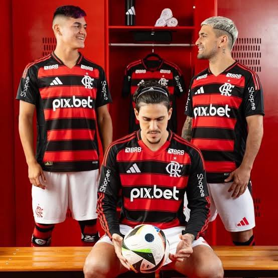 mengaorcomics's tweet image. A Rede Globo está negociando a produção de um novo documentário para 2026 e o Flamengo já estaria negociando com a emissora

A ideia é filmar todos os bastidores do Flamengo até o fim da temporada de 2026.