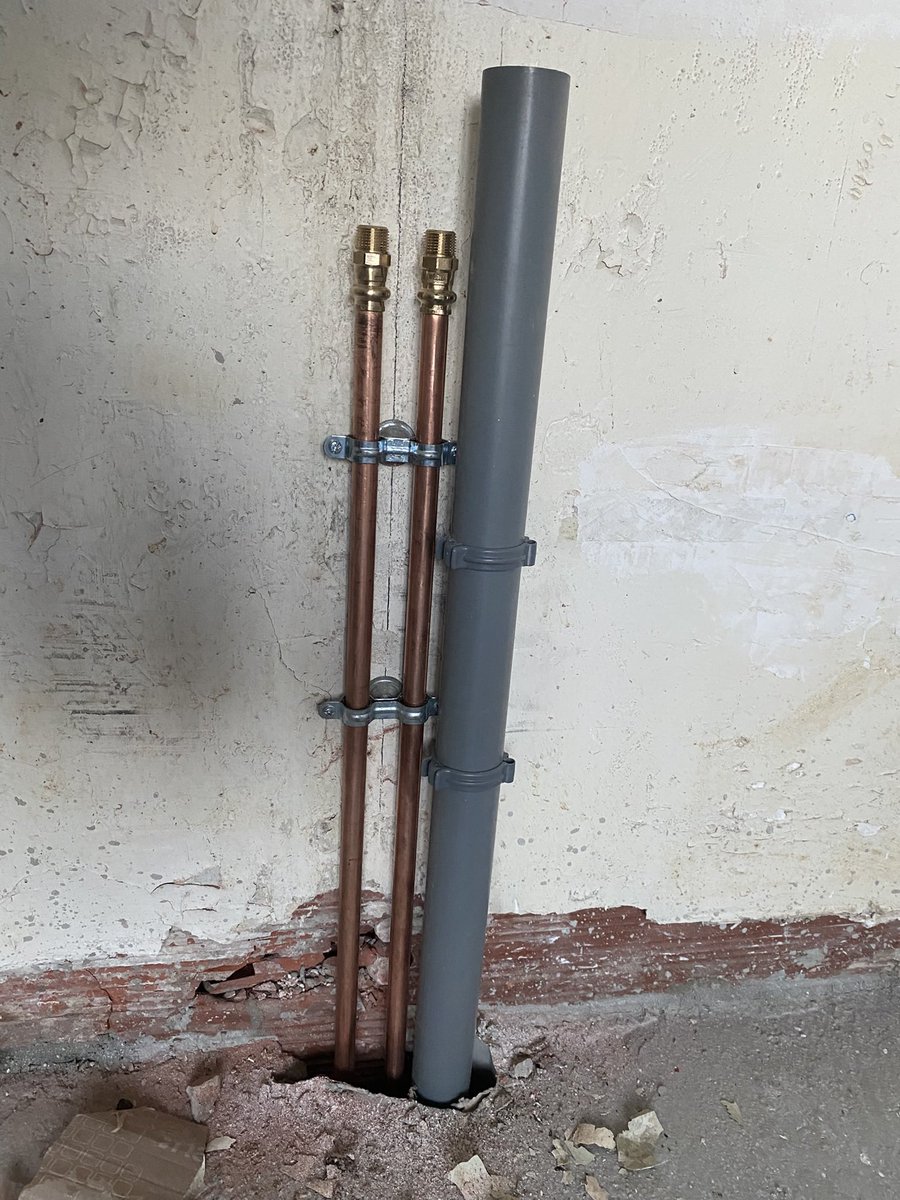 Jeu des 7 erreurs !! 
Après Avant 
Top feu vert pour installation de la #cuisine demain 
On a perdu une journée !!!
Suspense .:. 2025 ou 2026 pour la fin d’installation!!