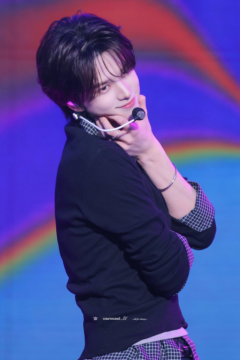 carousel_U tweet media