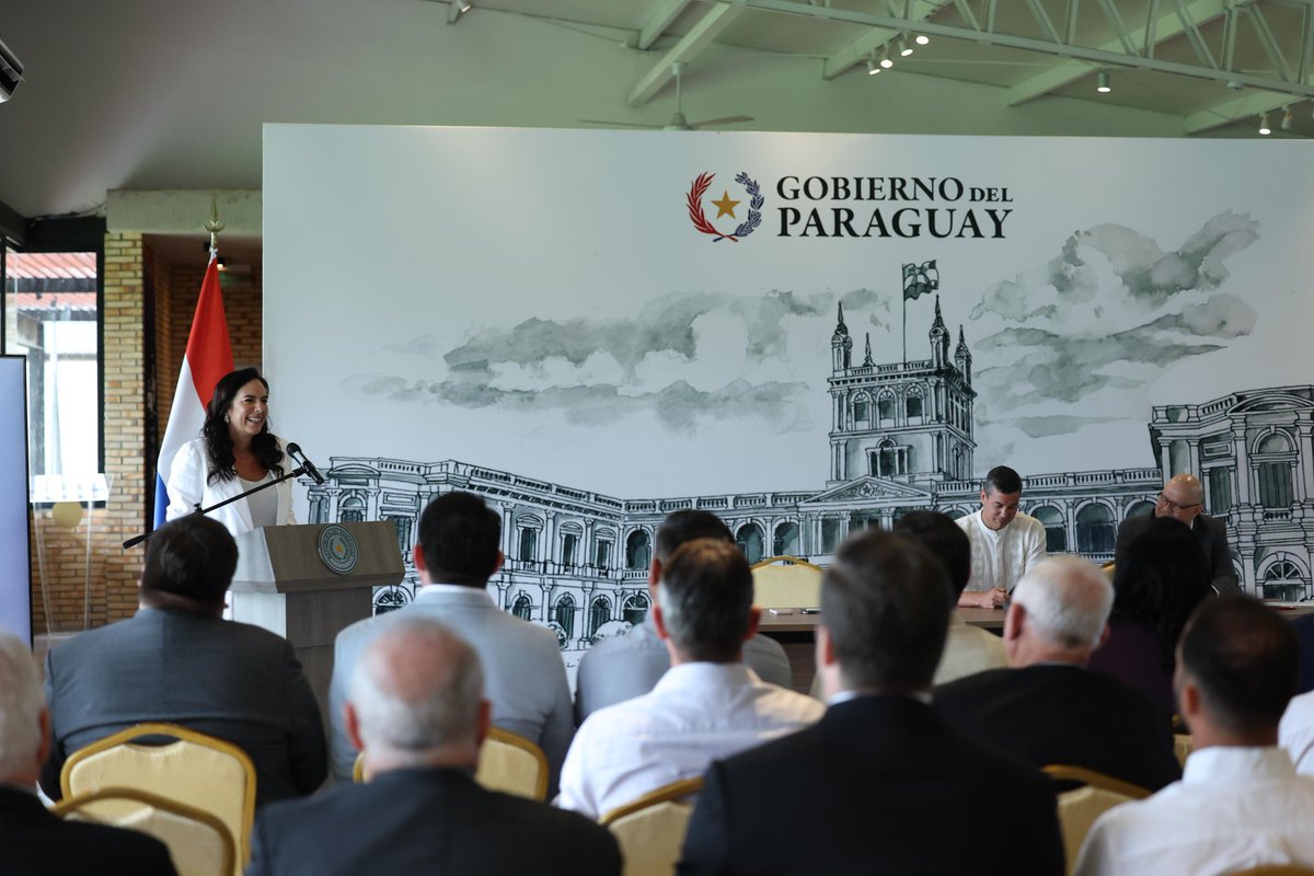 clacent's tweet photo. Infraestructura para la integración! Hoy firmamos los contratos para la construcción de la Ruta PY10, proyecto estratégico que mejorará la conectividad en Guairá, Caazapá y Alto Paraná. Una promesa más que cumple el Pdte. @SantiPenap y un paso adelante en el desarrollo del país! https://t.co/3NlV8Qny1z