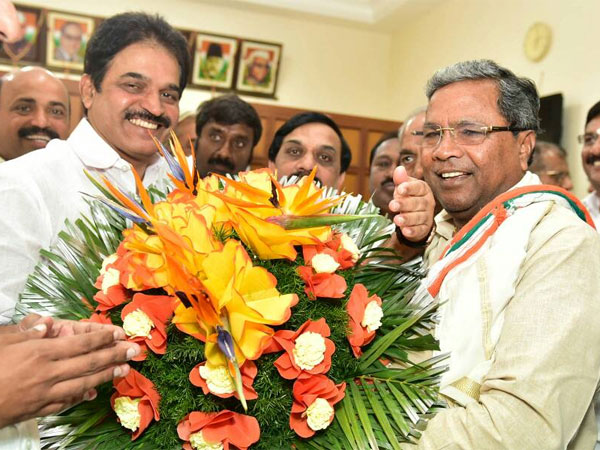 Anjan94150697's tweet photo. KERALA POLITICAL BREAKING:
#KERALA: Siddaramaiah's #AHINDA politics goes beyond Karnataka.!
📌 AICC General Secretary KC Venugopal invited CM Siddaramaiah as the chief guest for a massive #AHINDA convention in Varkala, Kerala, on December 31.
📌 The event marks the expansion of Siddaramaiah's social justice movement into Kerala's political landscape.
(Filed image)