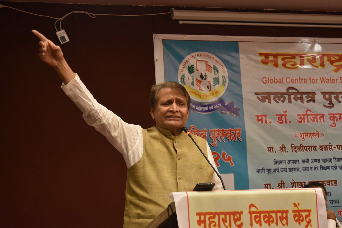 Anilpatilmadha9's tweet photo. जलमित्र पुरस्कर-

महाराष्ट्र विकास केंद्र @mvkpindia या सेवाभावी संस्थेच्या वतीने दिला जाणारा “जलमित्र” पुरस्कार ओडिशाचे डॉ.अजित पटनाईक यांना माजी केंद्रीय रेल्वेमंत्री डॉ.सुरेश प्रभू @sureshpprabhu यांच्या हस्ते आणि मा.शेखर गायकवाड व डॉ.अरूणचंद्र पाठक यांच्या उपस्थितीत प्रदान… https://t.co/8gRaVlrJqe