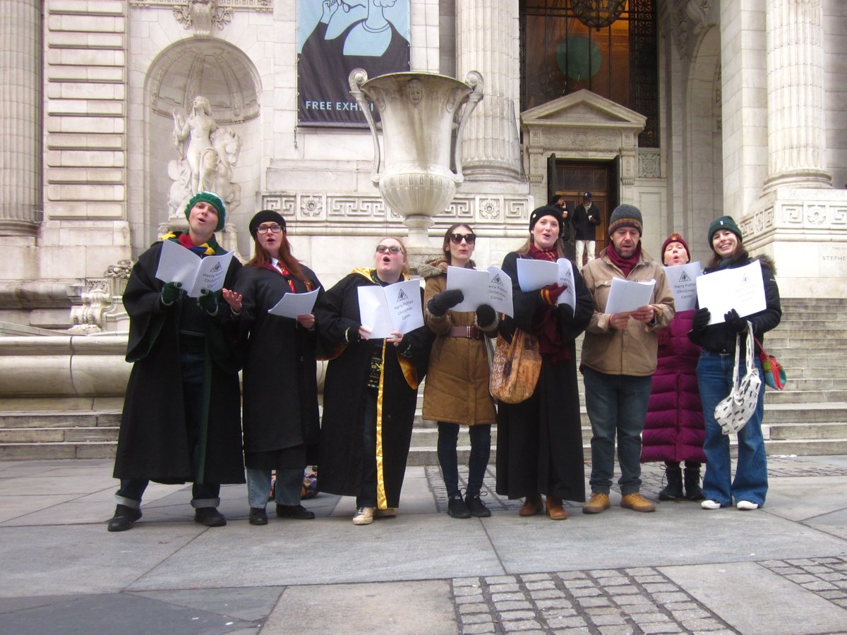 One of our favorite yearly tradition - Harry Potter caroling!  This year, the weather actually cooperated for a change, so we brought lots of wizarding cheer to the muggles of Midtown!