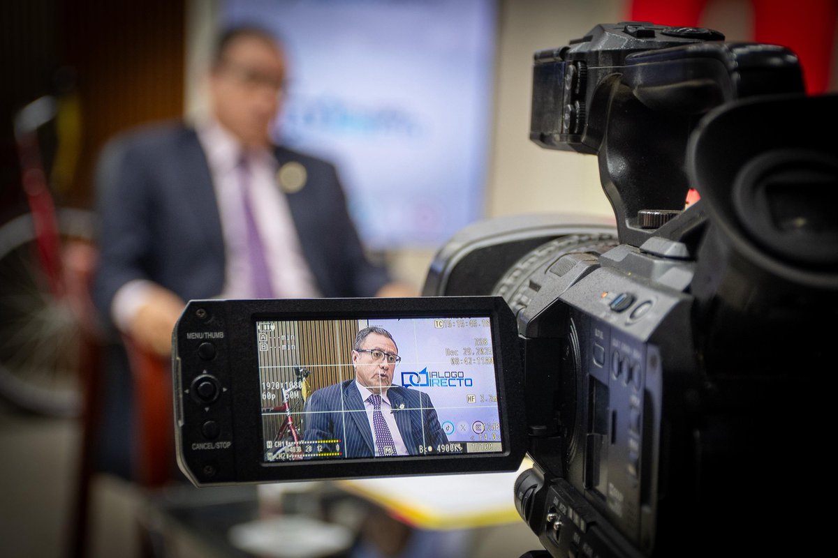 GoberElOro's tweet photo. 📹 EN MEDIOS | El gdor. de #ElOro Jaime Serpa García, brindó una entrevista al medio digital @MPNoticiasEC, donde abordó temas prioritarios como la seguridad ciudadana y la gestión pública.
Ratificó el compromiso del Gobierno Nacional de trabajar en territorio.

#ElNuevoEcuador https://t.co/2Vxn7T0QUK