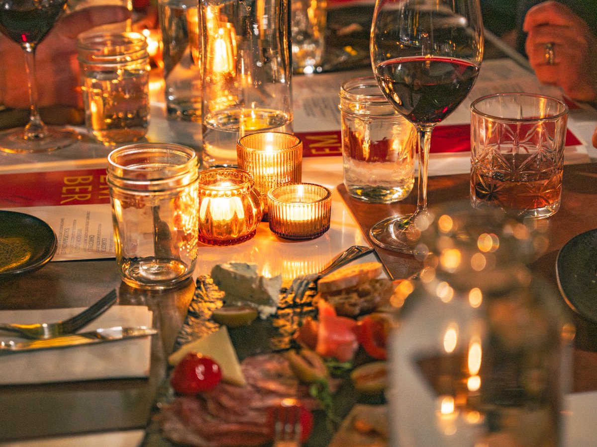 sundayriver's tweet image. 🚨 New food spots this season 🚨
Ember at the Grand Summit Hotel brings mountain-modern New England cuisine and craft cocktails, while over at White Cap, Double Brew keeps you going with cold brew, brewskis, and quick bites.