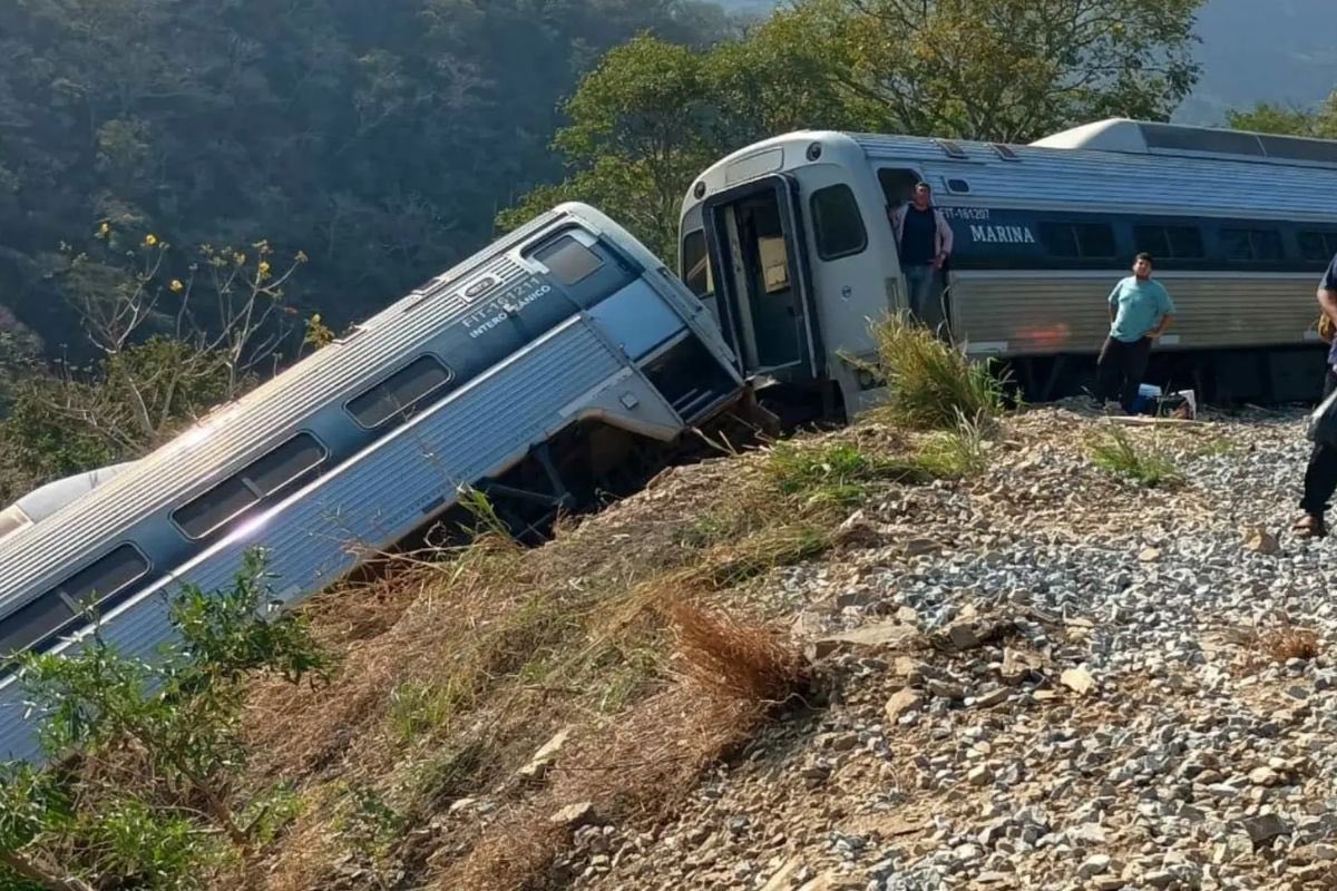 Mi solidaridad con las familias de las 13 personas fallecidas y  heridos en el accidente del Tren Interoceanico
La única respuesta responsable es una investigación técnica con peritajes en vía, material rodante, señalización, protocolos de operación y factor humano.