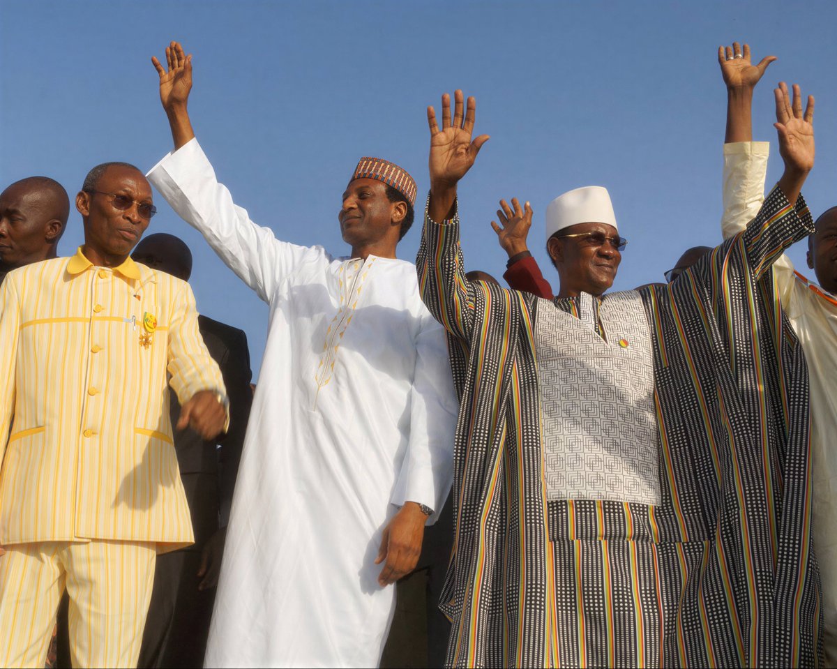 Ce jour-là, le 29 décembre 2023

Le Premier ministre de transition du Mali, Choguel Kokalla Maïga, participait à un rassemblement à la Place de la Résistance de Niamey en compagnie de ses
homologues burkinabè, Apollinaire Joachim Kyélem de Tambèla, et nigérien, Ali Mahamane