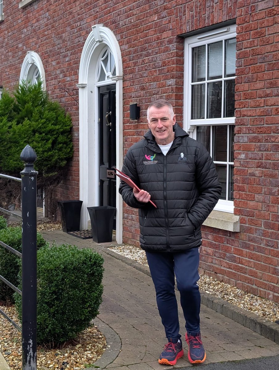 Good engagements with local people in Crumlin today at #PortmoreHall &amp; #BerkleyCourt discussing the importance of the Good Jobs Bill for all workers &amp; families

#WorkingForAll #JoinAUnion