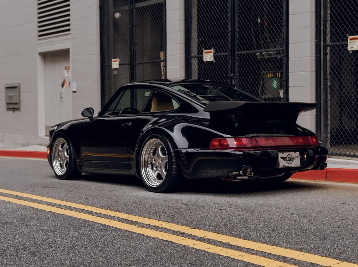 Porsche Club tweet media