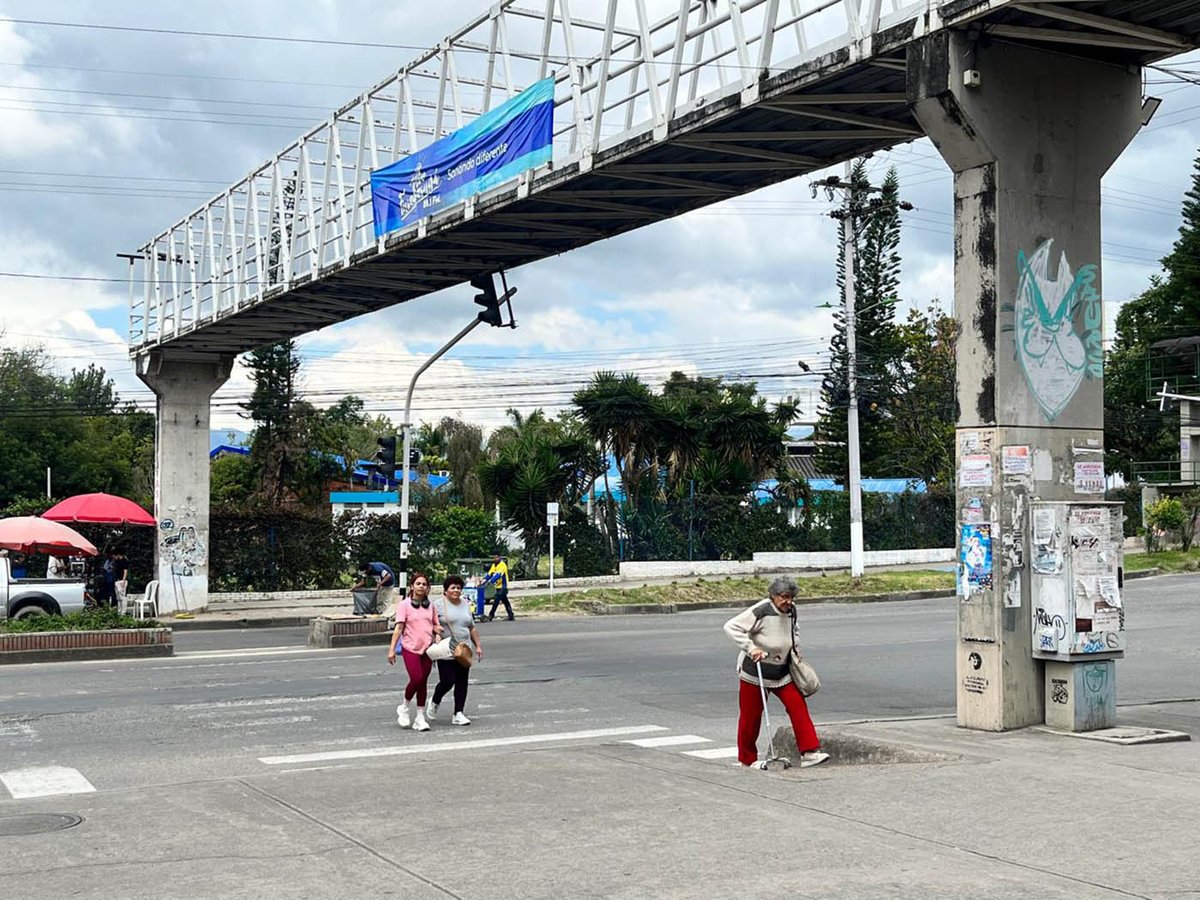 #SomosTerritorios Ser adulto mayor y peatón en Bogotá quintuplica el riesgo de morir en un accidente vial 👴 En localidades como Ciudad Bolívar, Bosa, Kennedy, Usme y San Cristóbal los desplazamientos a pie son más largos y frecuentes 👉 ow.ly/CIHu50XOBFz Vía <a href="/PrensaUNAL/">Prensa UNAL - Universidad Nacional de Colombia</a>