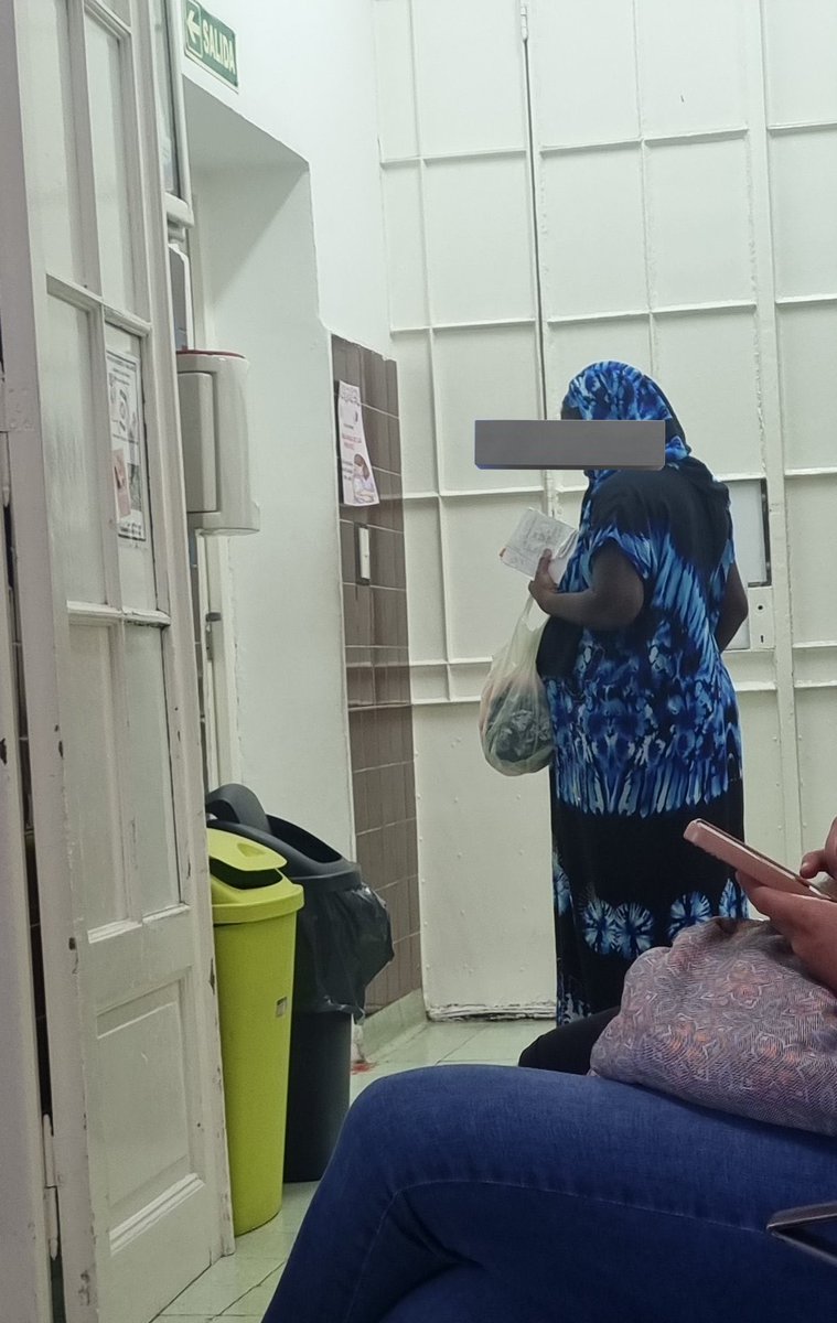 Trumperizar's tweet image. ☠️ Mulsumanas africanas embarazadas usan los hospitales de CABA para parir y así conseguir la ciudadanía.

"Usan el traductor de google para comunicarse"

Que alguien frene esta locura ya mismo!!!