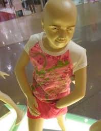 Non seulement il dit n'imp' mais en plus il téma le film comme ça :