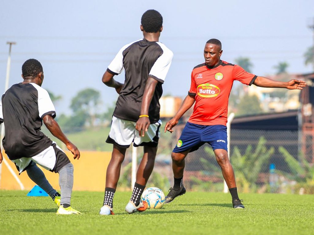 Bulfc1's tweet image. Alex Isabirye’s first training session at BUL FC