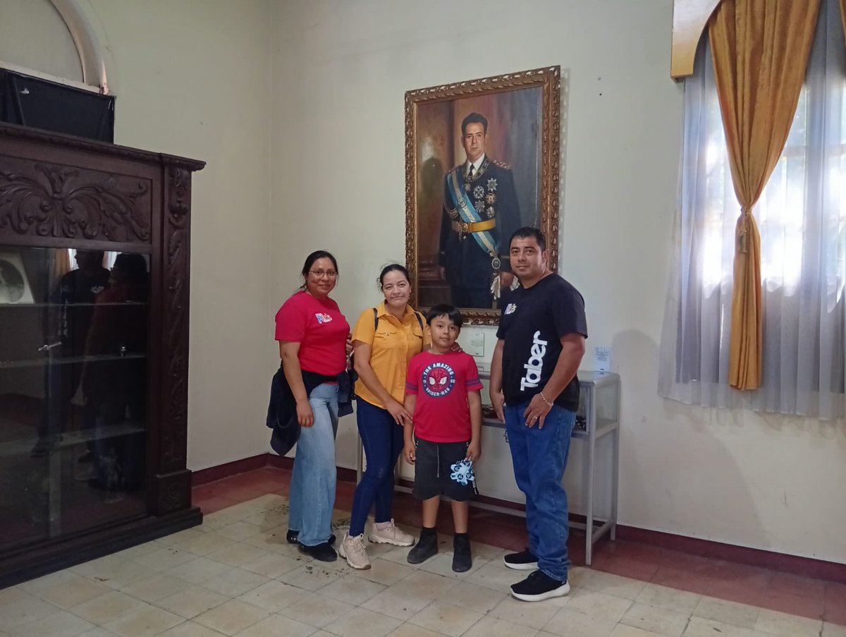 museomilitaresa's tweet image. 📍 Recibimos con entusiasmo a nuestros visitantes en el Museo Militar, quienes recorrieron nuestras salas conociendo la historia y el legado de la Fuerza Armada de El Salvador. 🇸🇻🏛️
¡Gracias por su visita, los esperamos nuevamente!

#MuseoMilitar #HistoriaNacional #FuerzaArmada