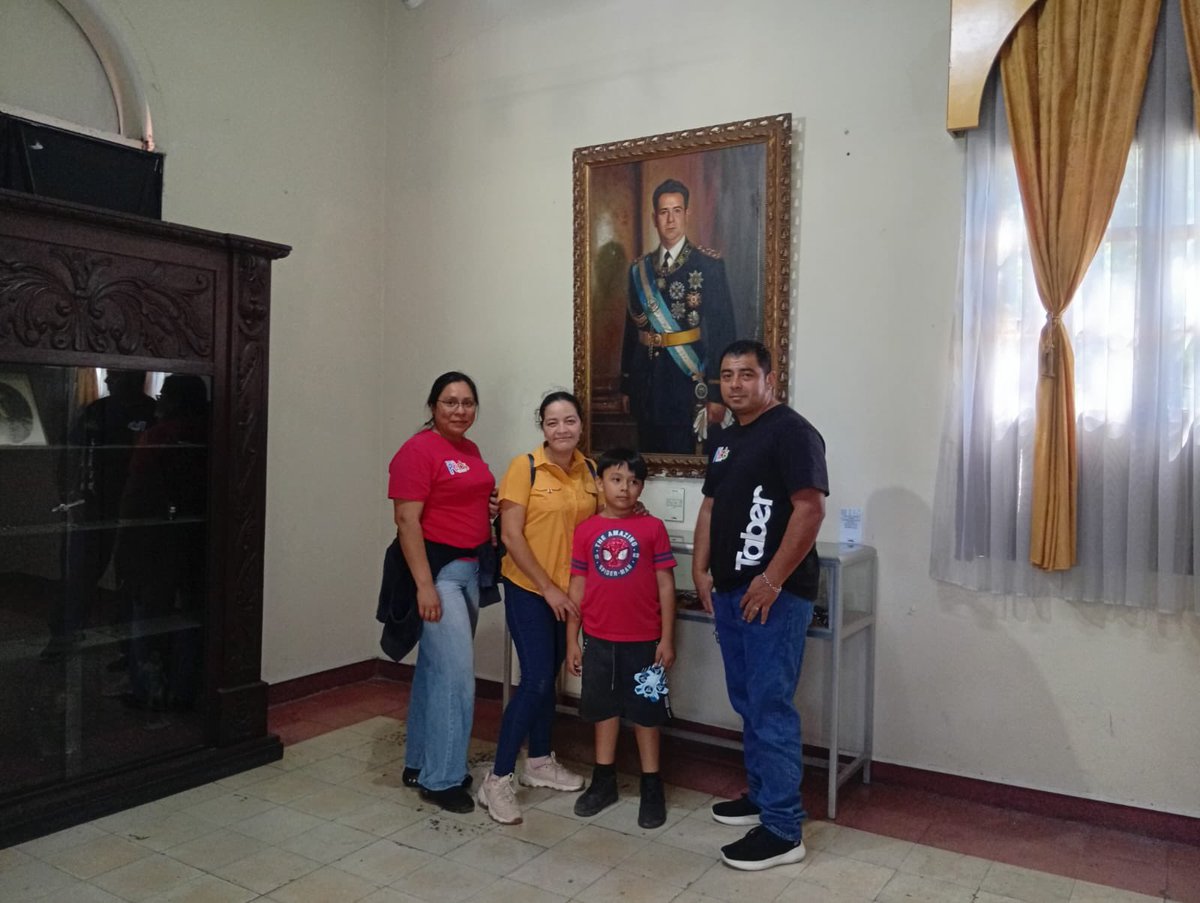 museomilitaresa's tweet image. 📍 Recibimos con entusiasmo a nuestros visitantes en el Museo Militar, quienes recorrieron nuestras salas conociendo la historia y el legado de la Fuerza Armada de El Salvador. 🇸🇻🏛️
¡Gracias por su visita, los esperamos nuevamente!

#MuseoMilitar #HistoriaNacional #FuerzaArmada