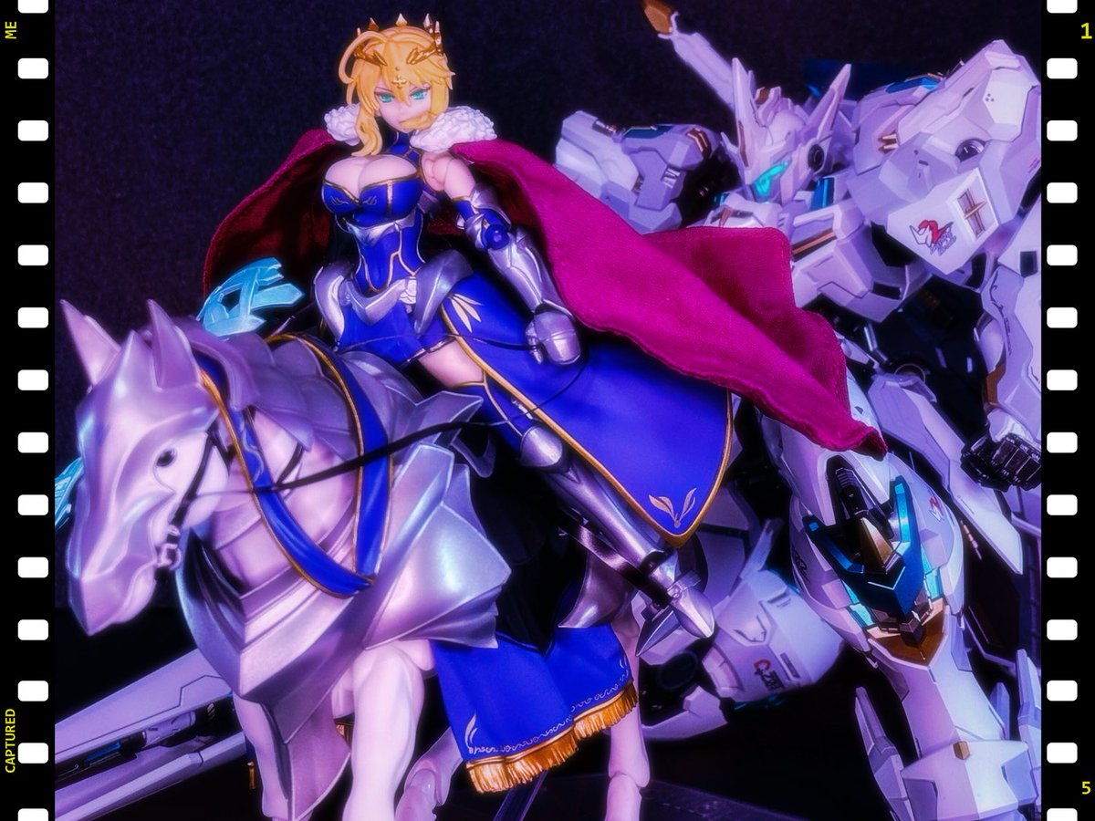 午年年賀画像に向けてアップを始めた円卓に騎士達 