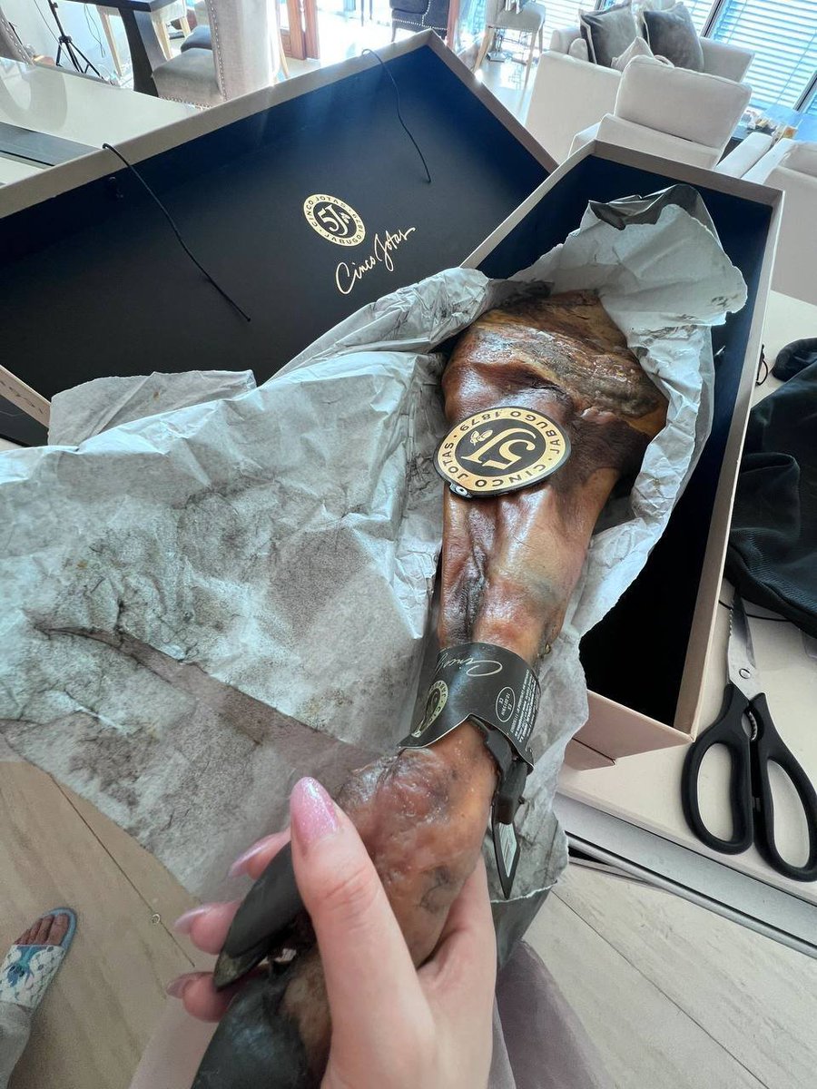 Victoria tweet media