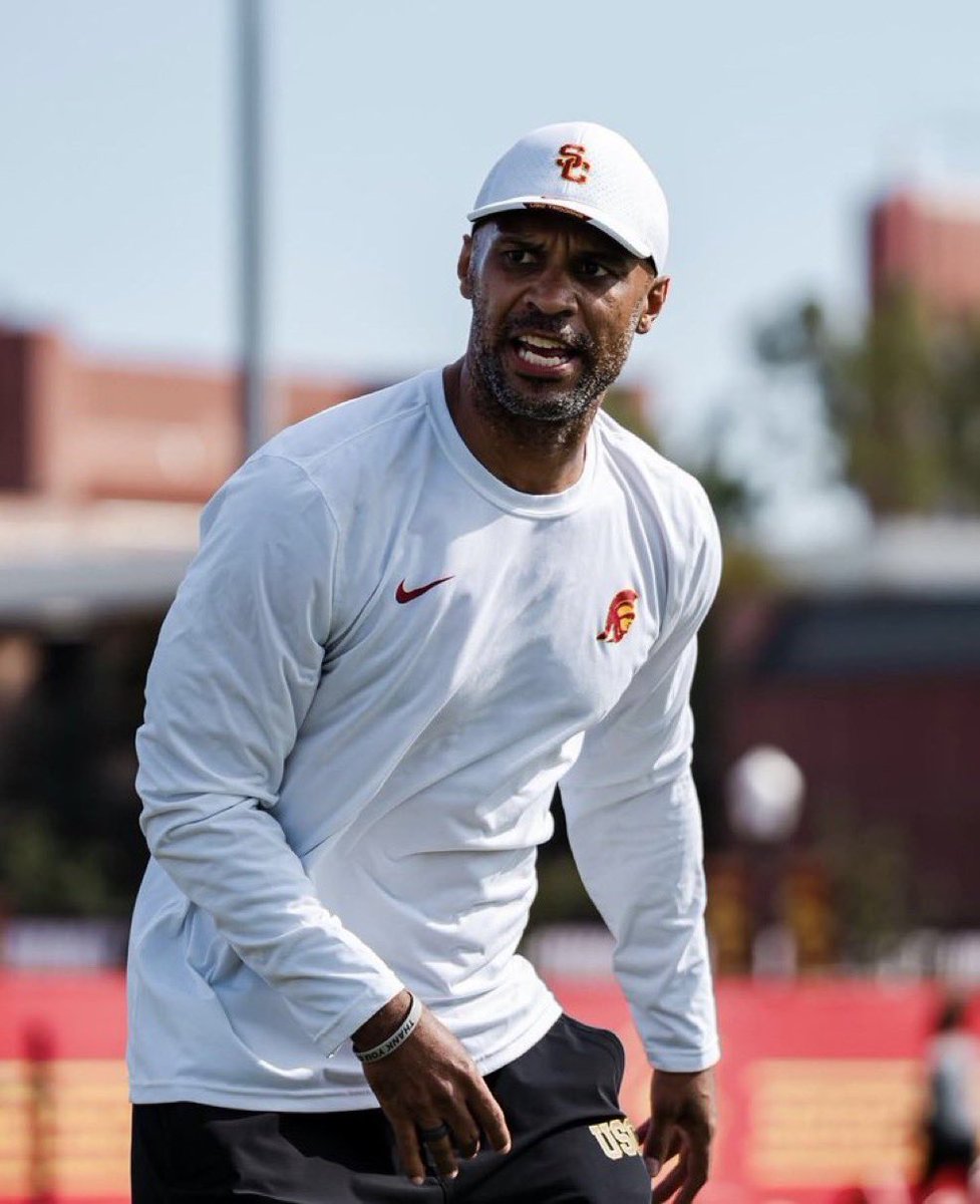 mzenitz's tweet photo. USC defensive coordinator D’Anton Lynn has informed USC that he’s accepting the defensive coordinator job at Penn State, sources tell @CBSSports.

Massive get for Matt Campbell. Also, set to be a homecoming for Lynn, a former Penn State three-time All-Big Ten DB. https://t.co/r4lC3vdw1h