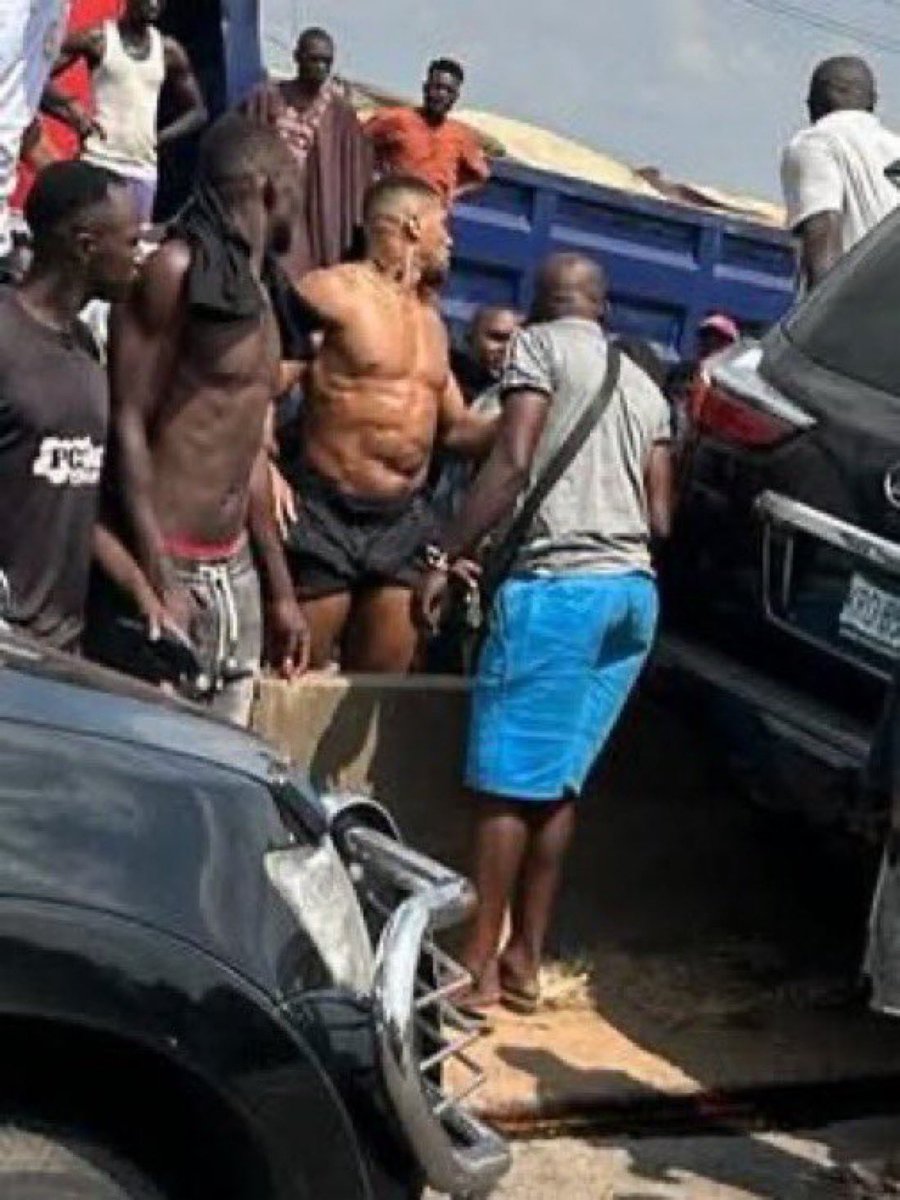 renoomokri's tweet image. Anthony Joshua Accident: Why Do Nigerians Love to De-market Nigeria? 

Anthony Joshua suffered a ghastly accident today in a rural part of Ogun State, and instead of de-marketing Nigeria, why don't you and I wait for the full details of what occurred to our beloved boxing…