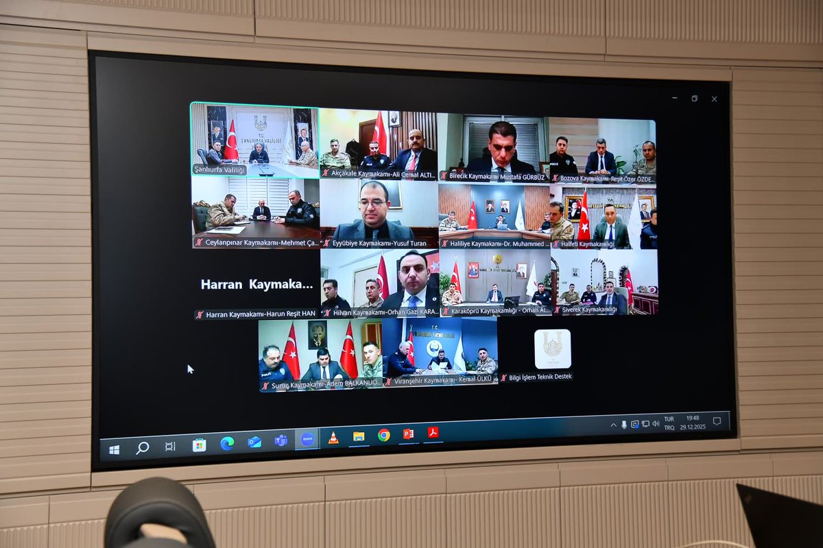Vali <a href="/hasansildak/">Hasan ŞILDAK</a> başkanlığında, 
Kaymakamlar ve Kolluk Yöneticilerinin katılımıyla Yılbaşı Tedbirleri ve Olumsuz Hava Şartları Dolayısıyla Alınacak Tedbirlerin değerlendirildiği Koordinasyon Toplantısı gerçekleştirildi. 

<a href="/UrfaValiligi/">T.C. ŞANLIURFA VALİLİĞİ</a>
<a href="/TC_icisleri/">T.C. İçişleri Bakanlığı</a>