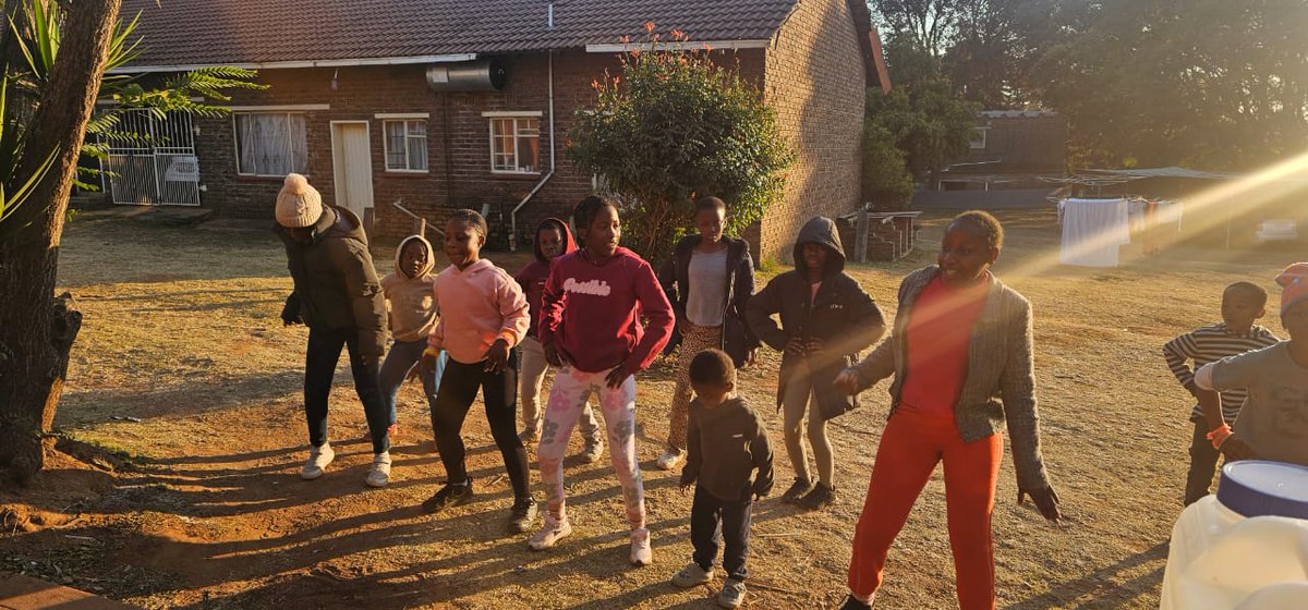 GomoraHasRisen's tweet photo. "5am wakeups, 7am hikes, 9pm lights out
Camp Zenith magic! Kids danced, crafted, splashed & played" πββοΈπββοΈ
Thanks Camp Zenith, @FordFoundation & @_Hlanganisa
Epic memories for Phoenix Alexandra kids!
#PhoenixAlexandra #CampZenith #KidsMemories #Poetry https://t.co/iVBScrYF6c