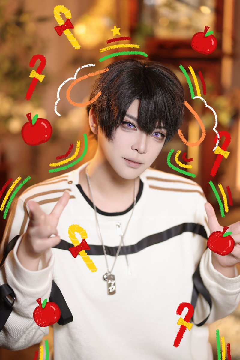 wwSAMA2333's tweet photo. 🍎🎄#夏以昼 #恋与深空 #cosplay https://t.co/YxOXFejgB5