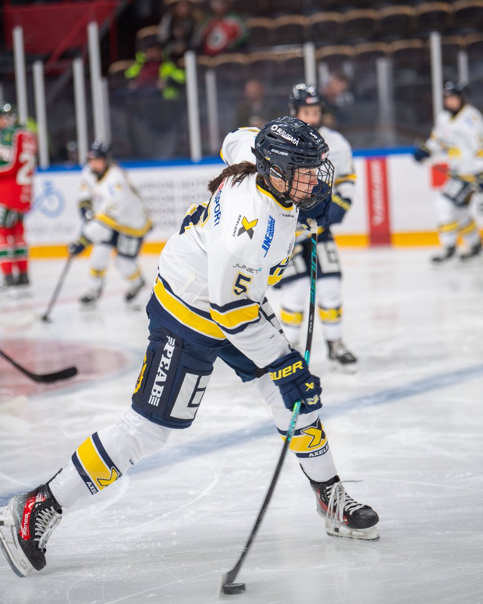 👋Julia Shaunessy

Damlagets nyförvärv är på plats och kommer spela med nummer 5️⃣!