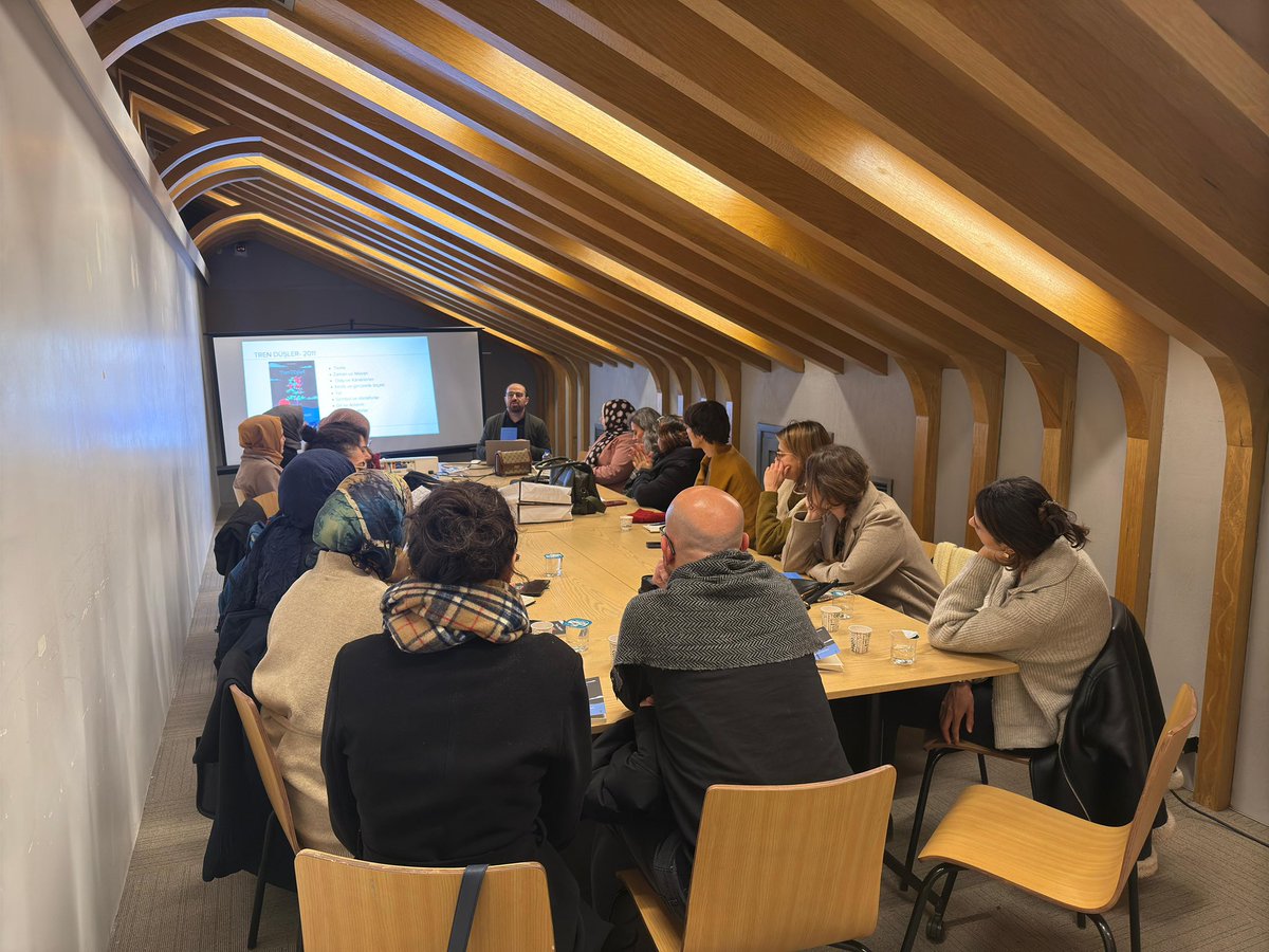 Edebiyattan Sinemaya Uyarlamalar Atölyesinde bu hafta, Tren Düşleri kitap ve filminin karşılaştırmalı analizini yaptık.

Sinematik ve yazınsal dilin inceliklerini konuştuk.

<a href="/tcmeb/">Millî Eğitim Bakanlığı</a> <a href="/Yusuf__Tekin/">Yusuf Tekin</a> <a href="/istanbulilmem/">İstanbul İl Millî Eğitim Müdürlüğü</a> 
<a href="/MucahitYentur/">Murat Mücahit Yentür</a>