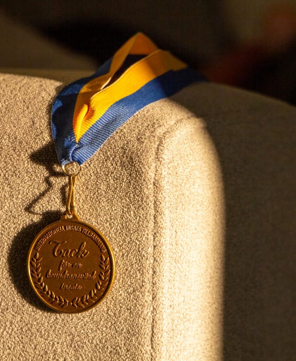 Medaljen för dig som gör den viktiga insatsen på hemmaplan. Heja oss anhöriga, vi är bra! 

Vill du beställa en medalj till din närstående kan du göra det på invidzonen.se. Medaljen är kostnadsfri.