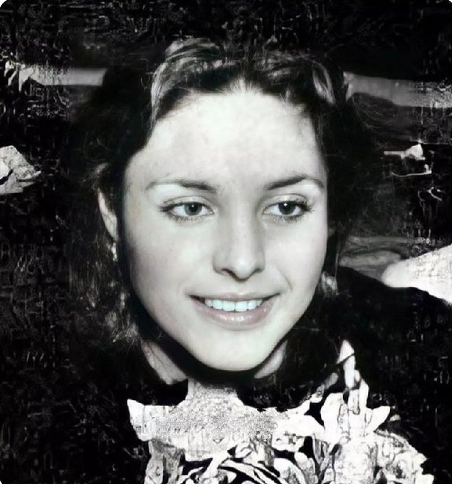 29 yaşında vefat eden Nilgün Marmara’dan şöyle bir alıntı 

 “Keşke benimde karşımda her zorluğa rağmen dimdik duran ve beni sevebilen biri olsaydı. İnsan tek başına dağ olamıyor bazen.”