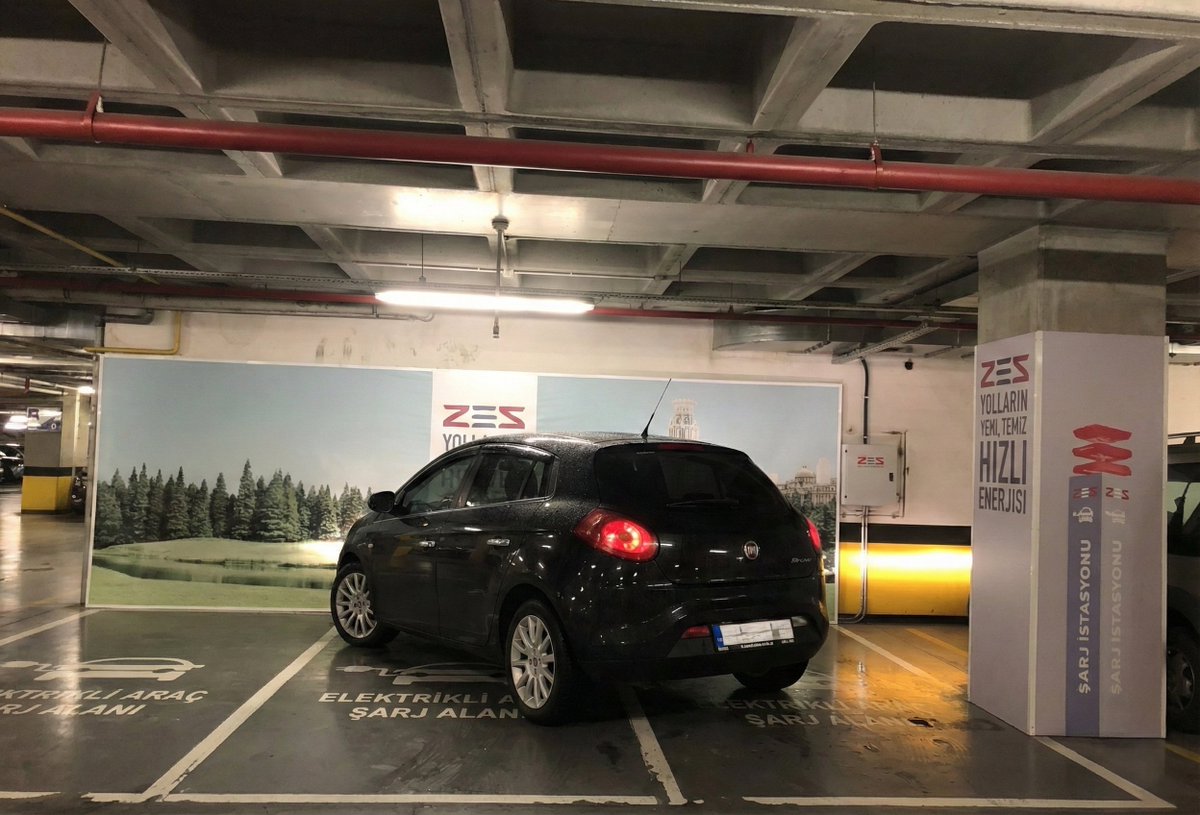 siz çıktıktan sonra otopilot sayesinde park ettim ben de. boş park yerlerini bizlere tavsiye ettiğiniz için teşekkür ederiz hocam.