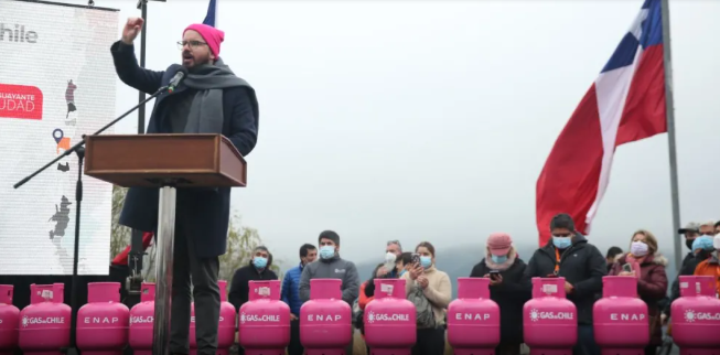 🔹Comienzo la sección :

" Postales del Gobierno de Gabriel "

Postal N° 1⃣

Julio 2022, Vender 100 mil cilindros de gas a “precio justo” a las familias más vulnerables del país.

Significó un desembolso de $591 millones para llegar a 6 mil cilindros de 15 kilos, los que tuvieron