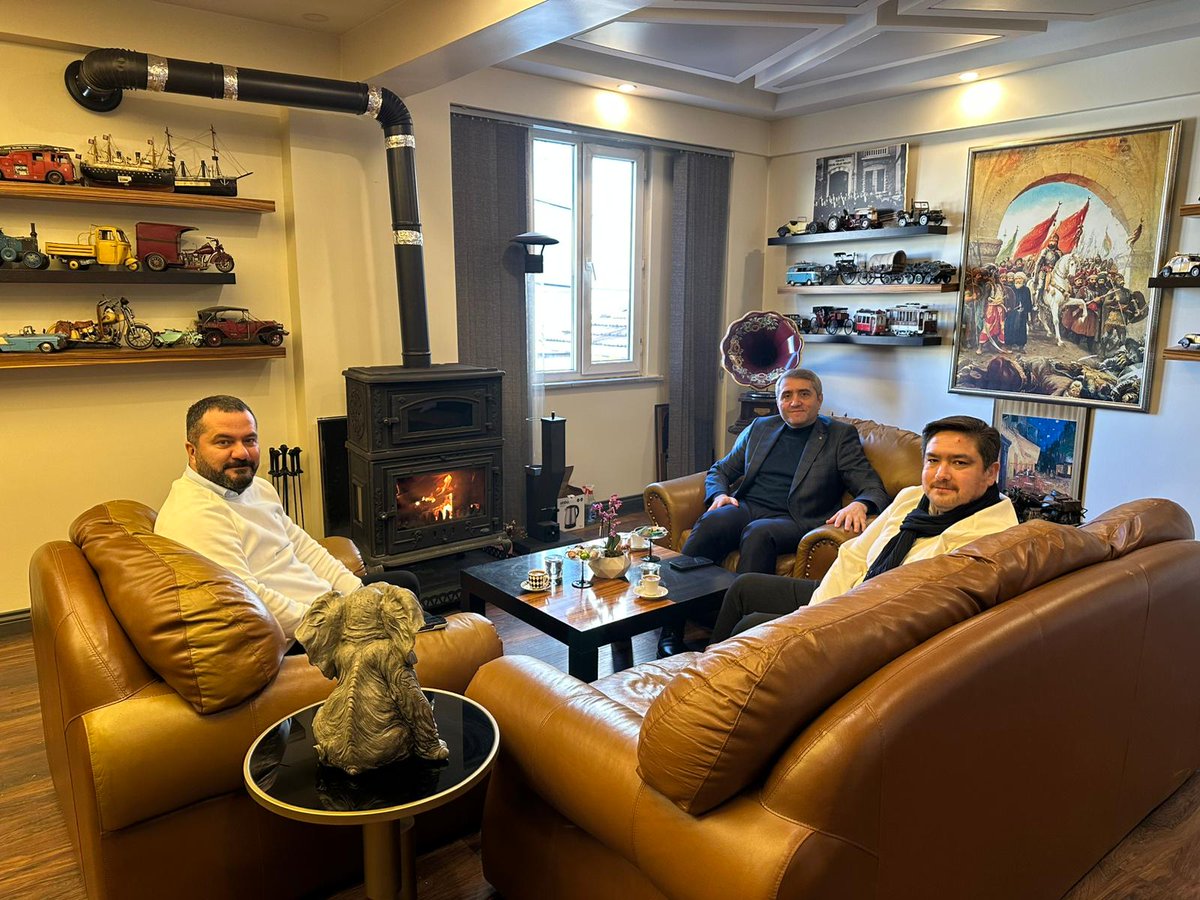 omerkumru29's tweet photo. İstanbul milletvekilimiz Sn. Dr.Selim Temurci ve İFADER Genel Başk. kıymetli dostum Orçun Şekercioğlu'nu misafir ettik.. https://t.co/kgBVx14rdF