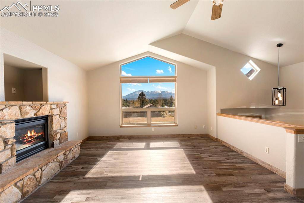 JasonRoshek's tweet photo. Welcome to 1380 Rampart Range RD in Woodland Park – a spacious 3-bed, 2-bath home sitting on 1.79 acres

Tour today: https://t.co/VAkuvh7Y4r

#JustListed #WoodlandParkCO #MountainLife https://t.co/PLjWw8TXhP