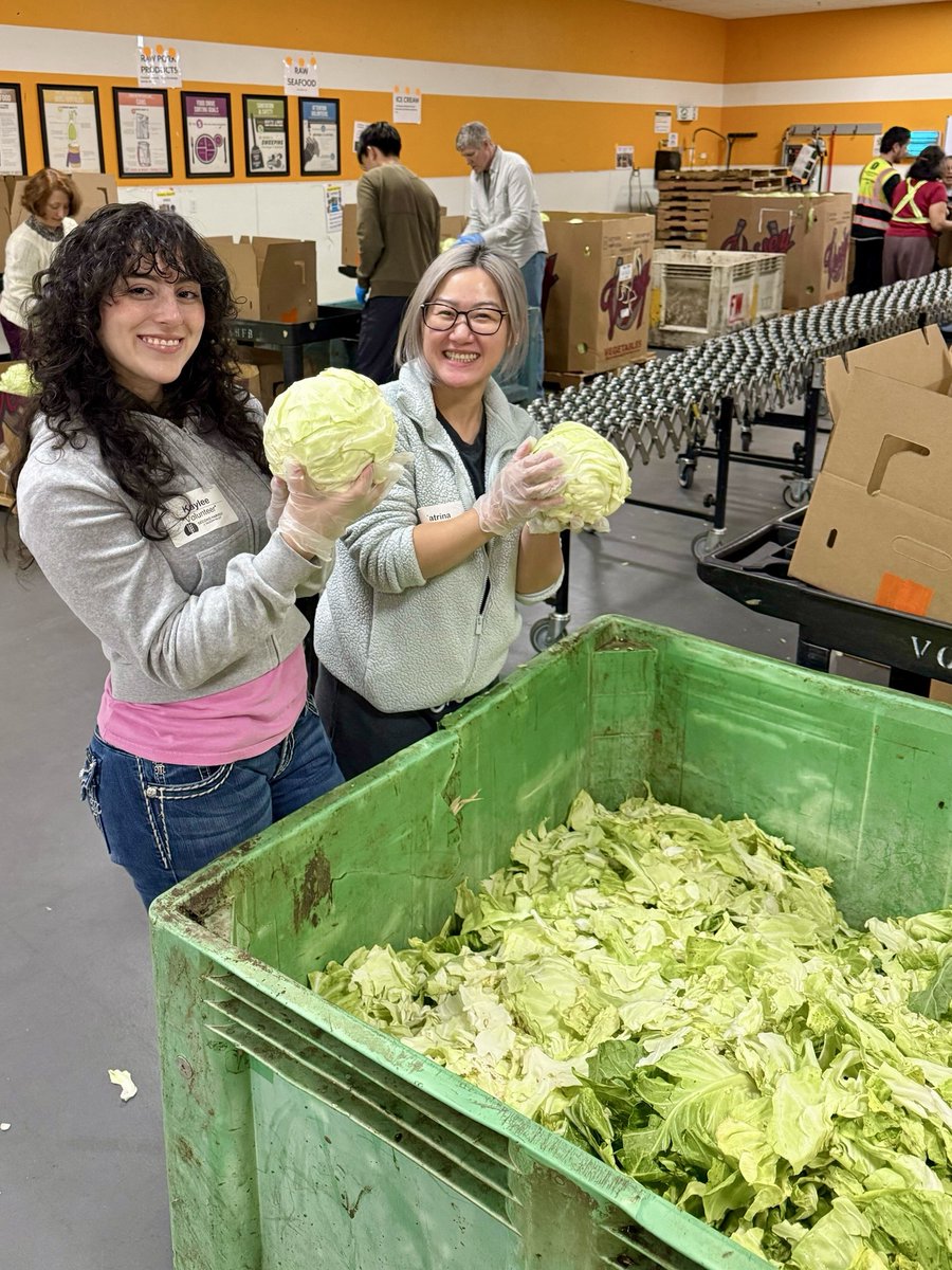 Thank you to <a href="/2ndharvest/">Second Harvest of Silicon Valley</a> for having us as volunteers. We had a great afternoon sorting over 10,000 pounds of produce for the community. We're looking forward to continuing to help next year!