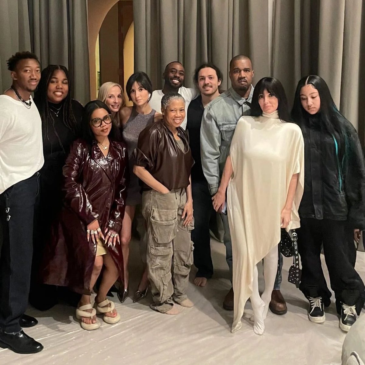 Kurrco's tweet image. Ye with his family over the holidays 🙏