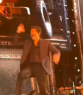 yogeshvisal's tweet image. 🌟 Thalapathy signs off… but the magic stays forever on screen! 🎬✨ Every scene, every smile, every punch — etched in our hearts. Until the next adventure, #ThalapathyVijay reigns supreme! 👑🔥 #SigningOff #VijayMagic