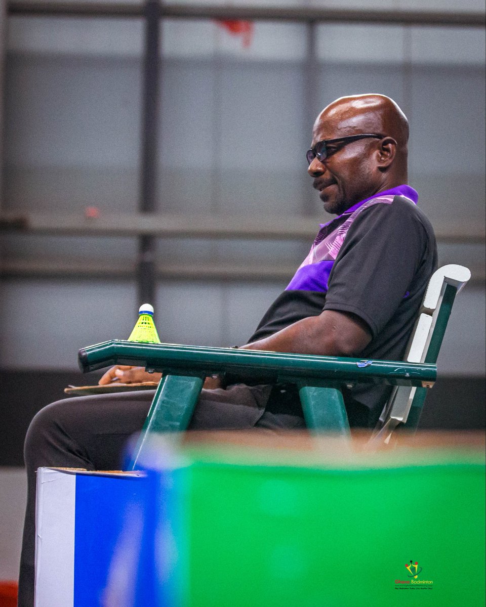 🏸Regional mixed team championship🏸
Seated comfortably but missing nothing
Umpires look calm until the line gets tested. Their seats 🪑come with 20/20 vision, You blink at your own risk.👀.Fair play starts with fair decisions. 
#badminton #Ghanasports #Ghanabadminton #sportsnews