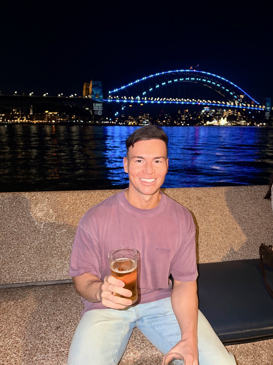 Landed in Sydney!! Excited for my first NYE in Australia 🇦🇺🎉