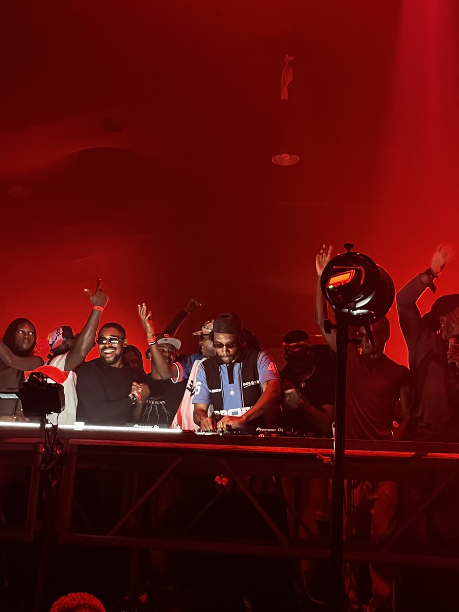 Marsdidntwak3up's tweet photo. The party never ends https://t.co/DLl9buTUs0