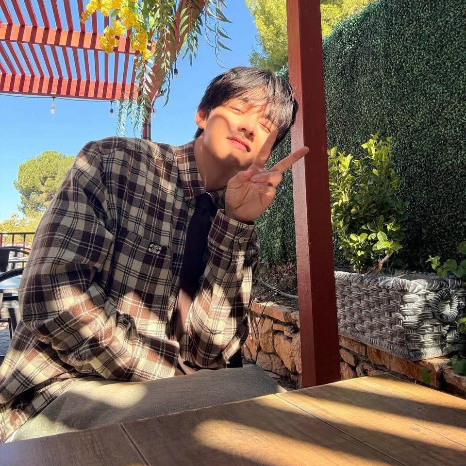 Mi terroncito de azúcar está cumpliendo años hoy #HAPPYVDAY #HappyBirthdayV #HappyBirthdayTaehyung