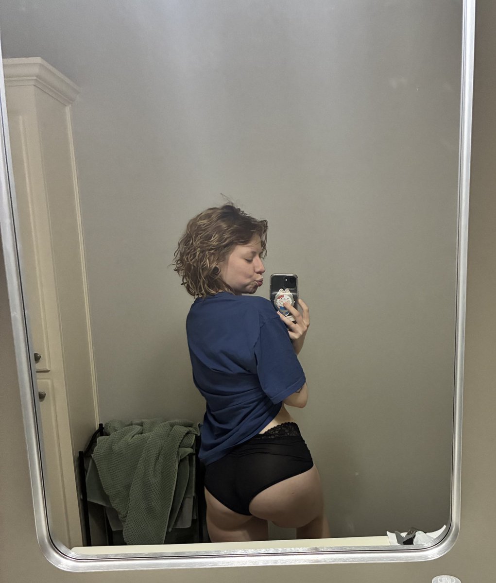 don’t forget that i’m hot and sell content 💋 dm for more 💞