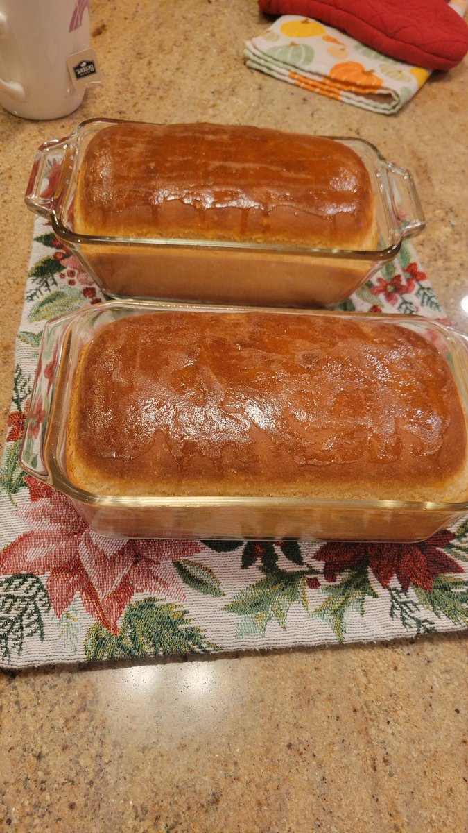 When I stay home too long, I start doing wild stuff cos I can only clean so much. So enter bread!!!