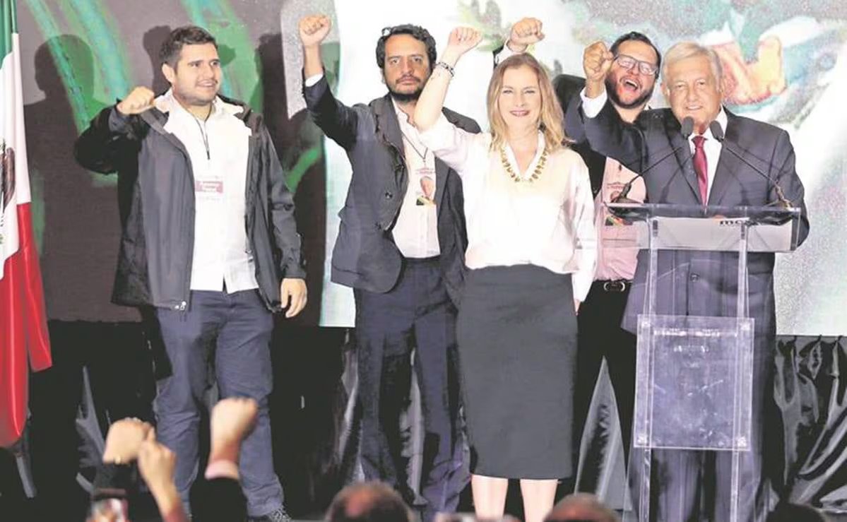 AmerangelLorenz's tweet image. El régimen acusa a la oposición de “lucrar” con el Tren Interoceánico, pero eso es falso. 

¿Saben quién sí lo hizo? 

AMLO y sus hijos.

Se robaron millones con esa obra. 

Por mucho, el presidente más corrupto en la historia de México.