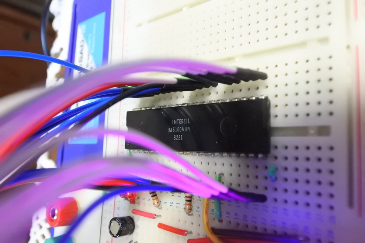 uCOM80's tweet photo. @GOWIN_SEMI @electrelic This is not CPU emulation. The program is running on a real IM6100. The memory system and UART are implemented on the TangNano. My primary interest is running actual vintage CPUs. FPGAs are extremely useful for that purpose. https://t.co/xZY3A5rGxs