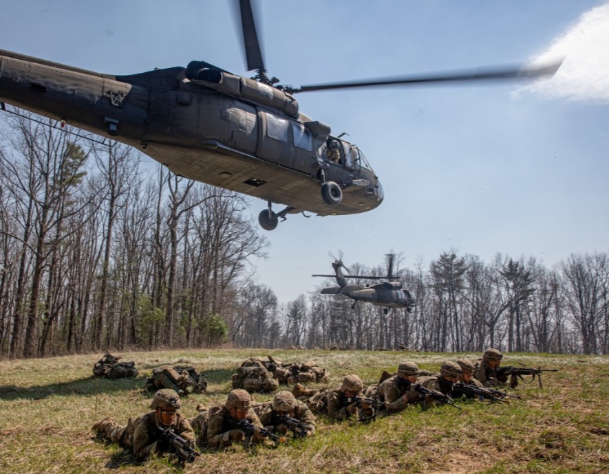Fort_Belvoir's tweet image. Take a glimpse back to see some of the amazing photography documenting Army Life and key moments from 2025: 
spr.ly/6017CkEOV 

#GoArmy #ArmyLife #IMCOM