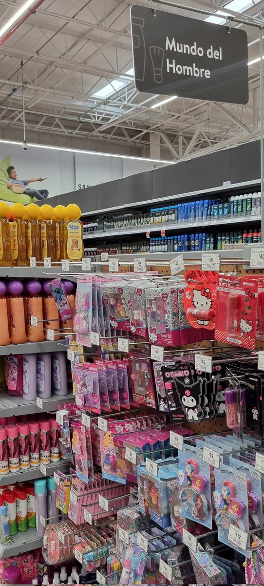 Matette's tweet image. Pase por el área de "Mundo del Hombre" y me compré un lip balm de Hello Kitty