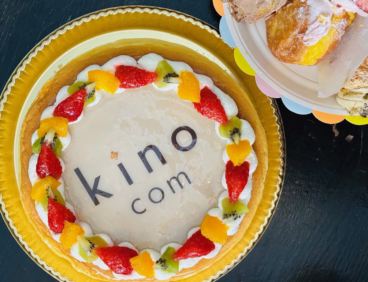 kinocom忘年会（オフ会）を開催しました🥳
特製ケーキも登場🎂普段はオンラインで交流しているメンバーと対面でいっしょに美味しいもの食べて飲んで、転勤妻あるあるを語り合って笑い合って…本当に素敵な時間でした✨みんな前向きで温かい人柄だからこそ💛これからもこの繋がりを大事にしたいです☺